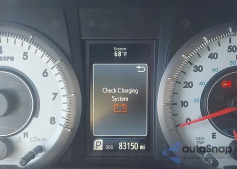 2018 Toyota Sienna Se 8 Passenger z USA, uszkodzony, nr VIN 5TDXZ3DC1JS942275